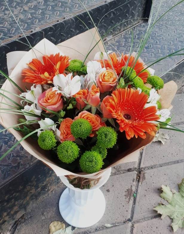 Букет цветов из: Герберы, Хризантемы, Альстромерии и Розы в Талой