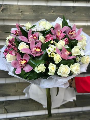 Букет цветов из: Розы и Хризантемы в Талой