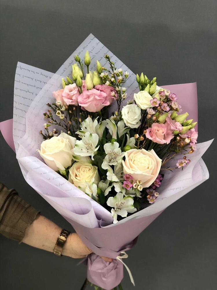 Букет цветов из: Альстромерии, Розы и Лизиантусы в Талой