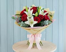 Букет цветов из:  Лилии и Розы в Талой