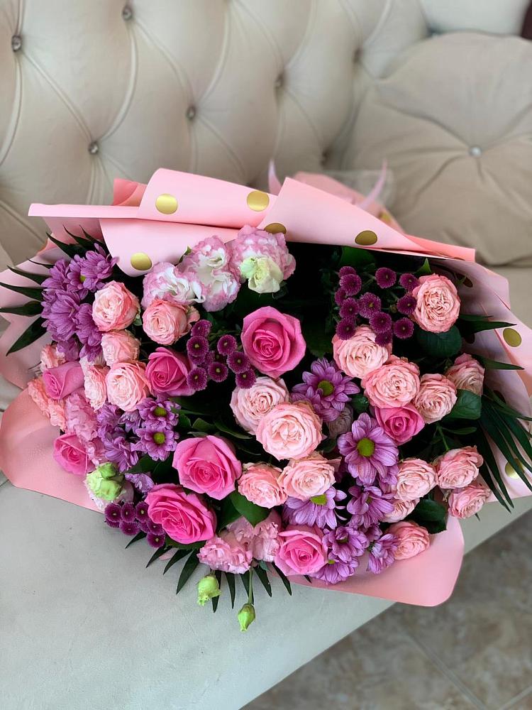 Букет цветов из: Хризантемы, Розы и Лизиантусы в Талой