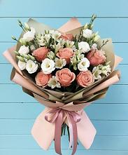 Букет цветов из:  Розы, Альстромерии и Лизиантусы в Талой