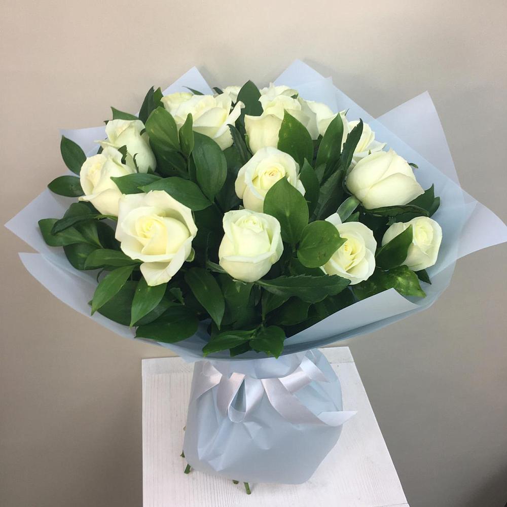 Букет 15 Белых роз Проуд в Талой
