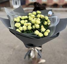 Букет Белые кустовые розы Солинеро в Талой