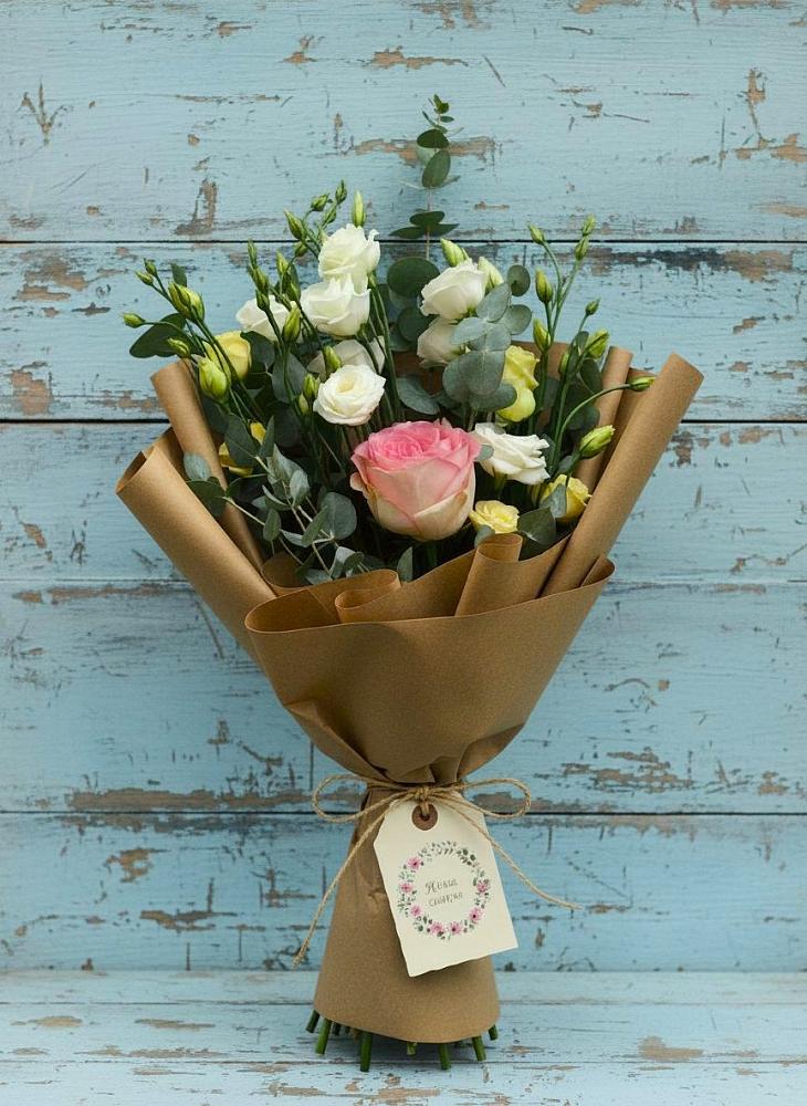 Букет цветов из: Розы и Лизиантусы в Талой