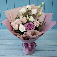 Букет цветов из:  Розы и Лизиантусы в Талой