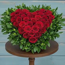 Цветочная композиция из Розы в виде сердца в Талой