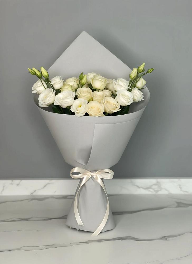 Букет цветов из: Розы и Лизиантусы в Талой