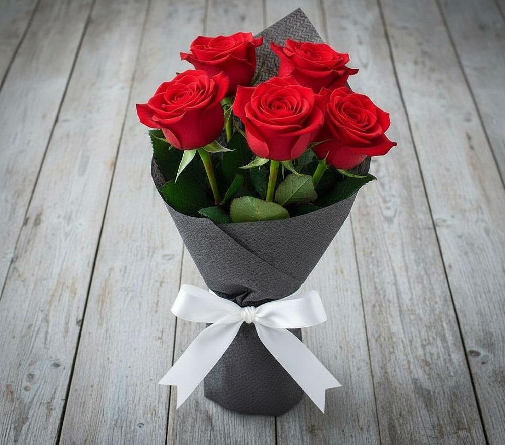 Букет 5 Красных роз Эдлесс Лав в Талой