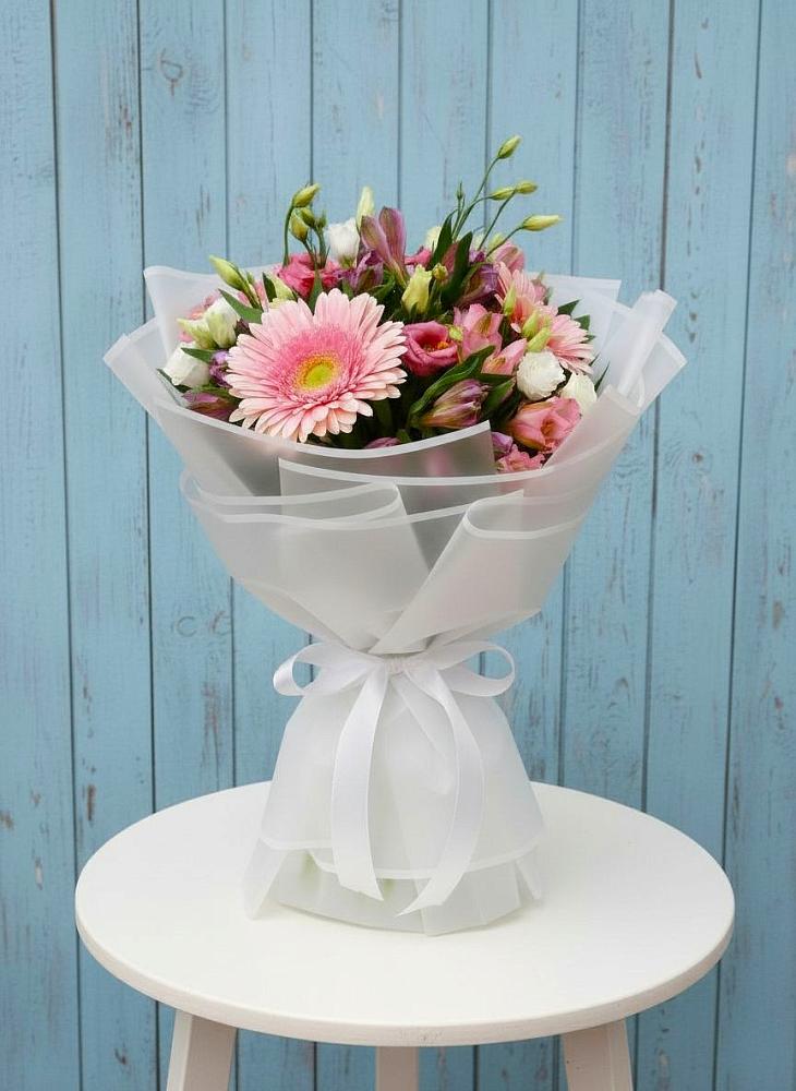 Букет цветов из: Герберы, Альстромерии и Лизиантусы в Талой