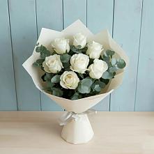 Букет Белые розы в Эвкалипте в Талой