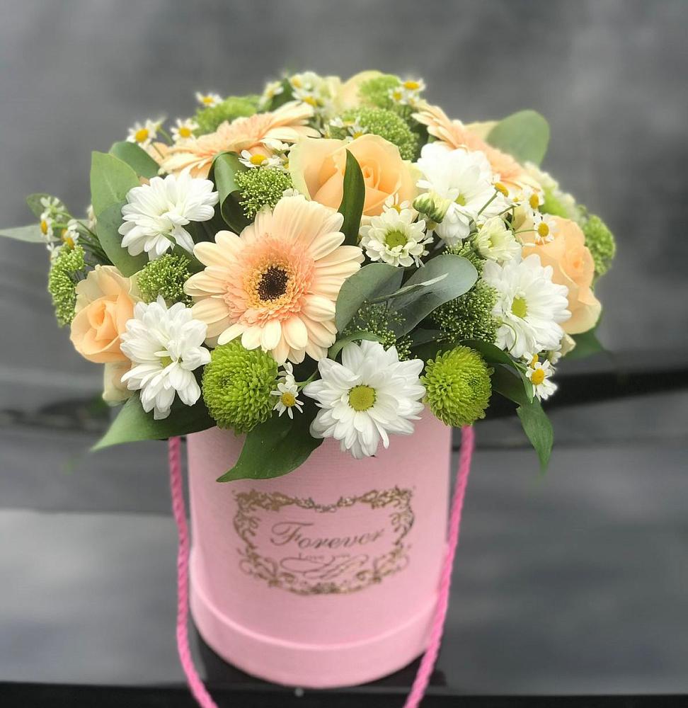 Цветочная композиция из Розы, Герберы и Хризантемы в шляпной коробке в Талой