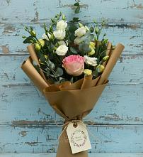 Букет цветов из:  Розы и Лизиантусы в Талой