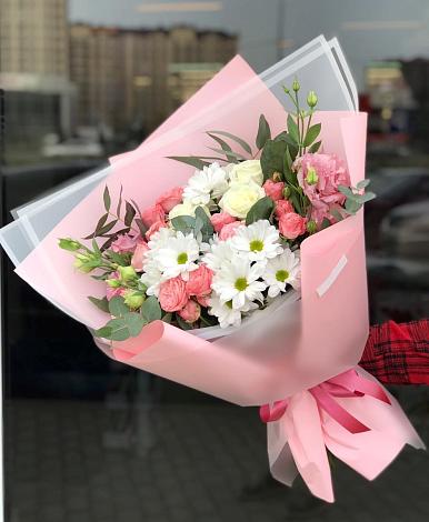 Букет цветов из: Розы, Лизиантусы и Хризантемы в Талой