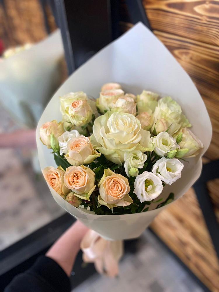 Букет цветов из: Розы и Лизиантусы в Талой