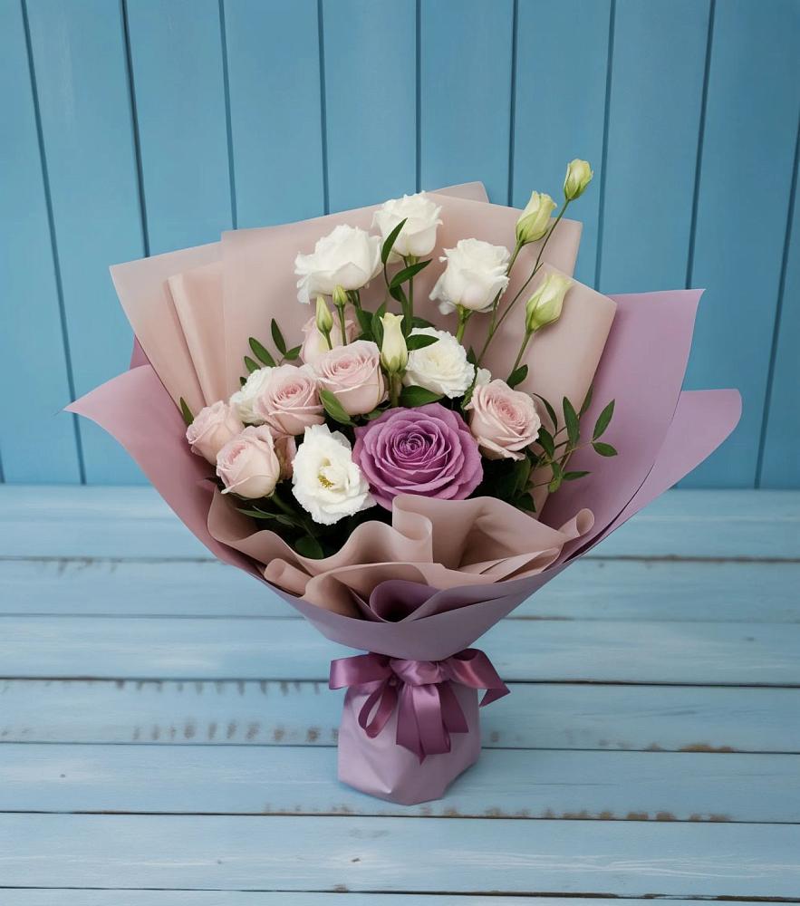 Букет цветов из: Розы и Лизиантусы в Талой